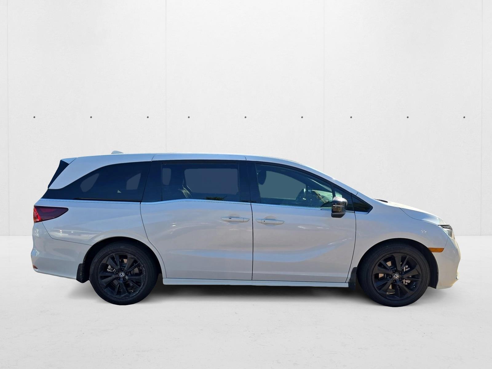 2024 Honda Odyssey Sport photo 3