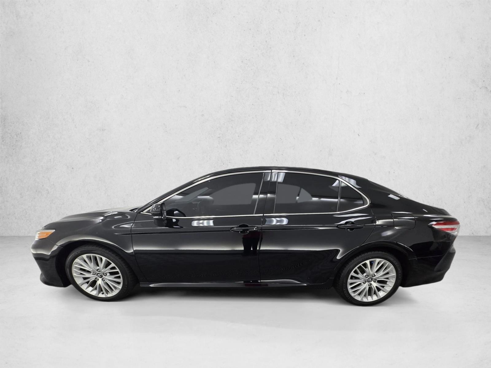 2020 Toyota Camry XLE photo 2