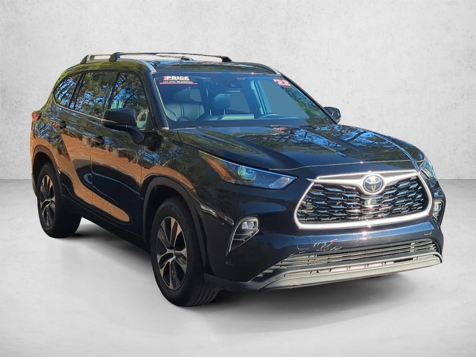 2022 Toyota Highlander XLE photo 3