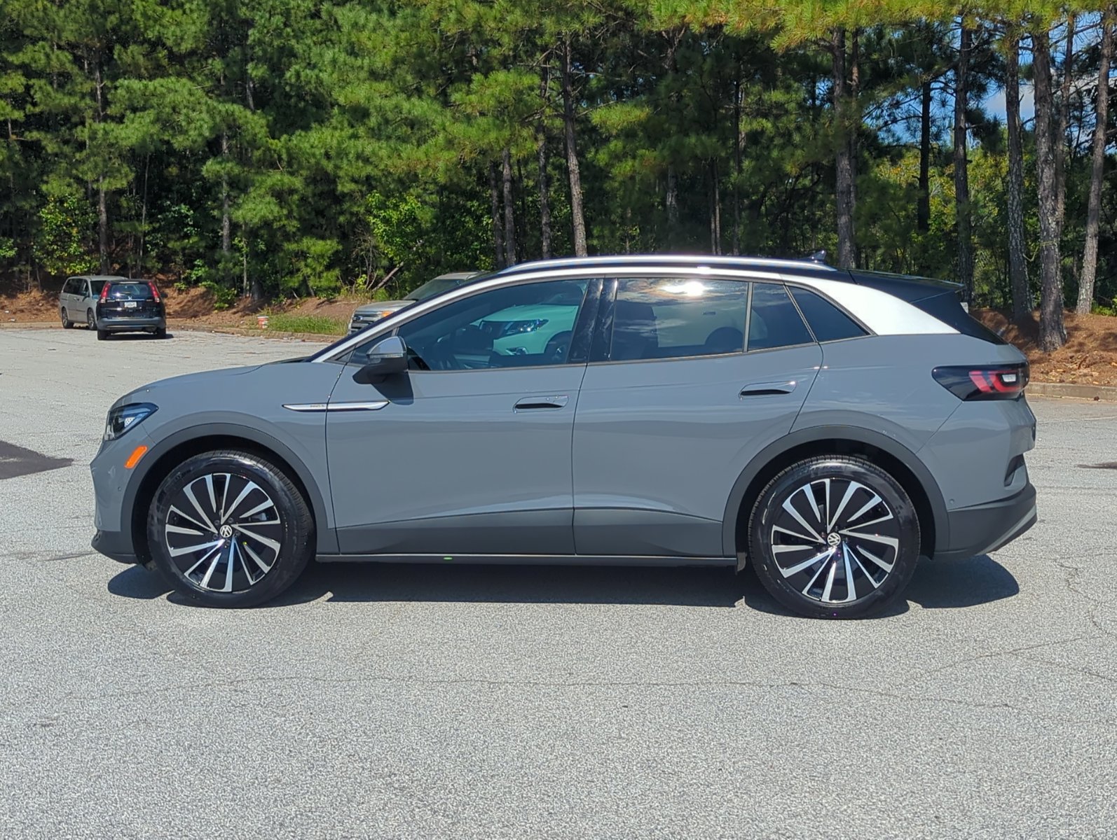 2023 Volkswagen ID.4 Pro Plus photo 3