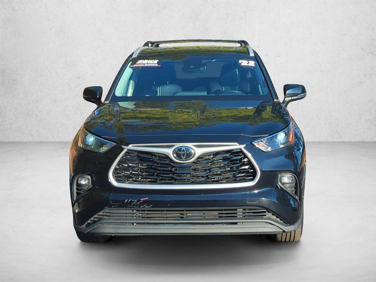 2022 Toyota Highlander XLE photo 2