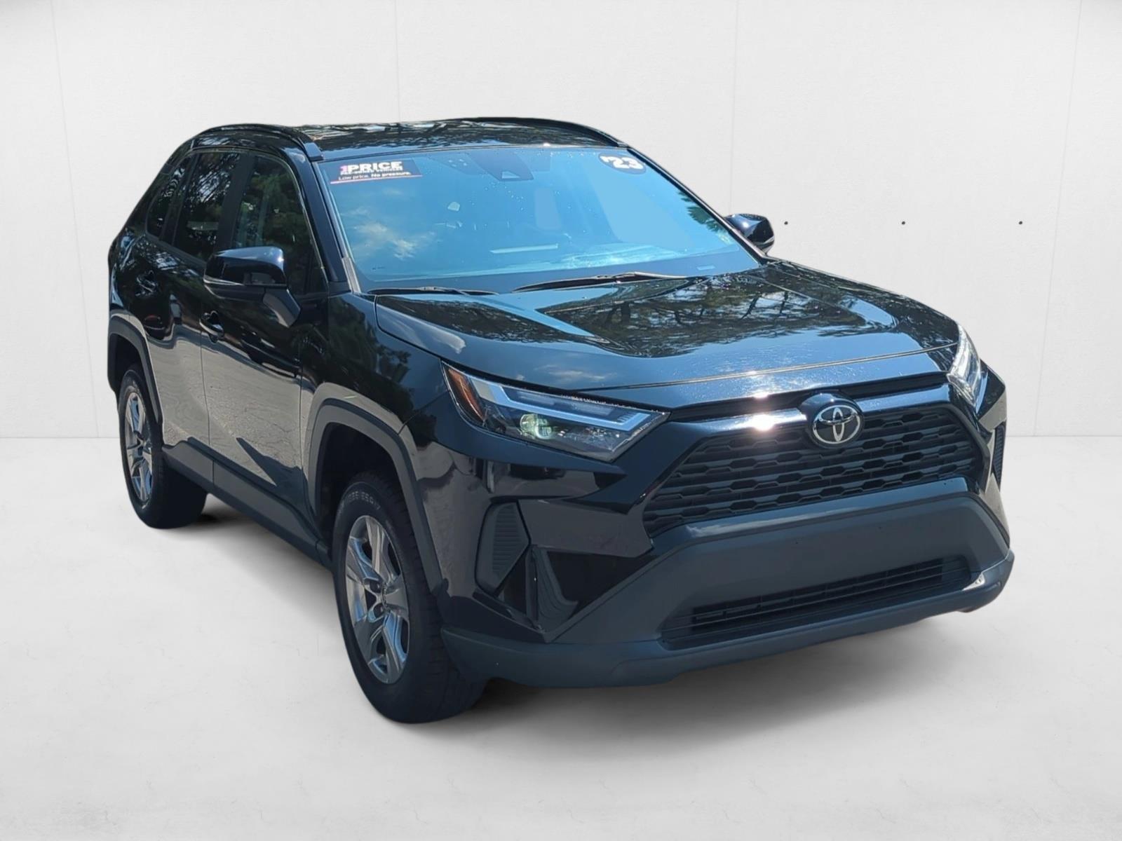 2023 Toyota RAV4 XLE photo 3