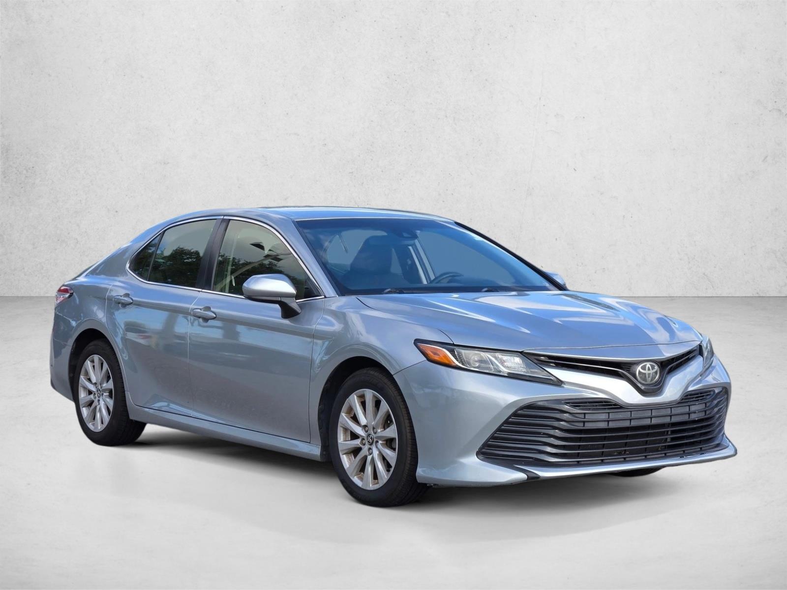 2018 Toyota Camry LE photo 3