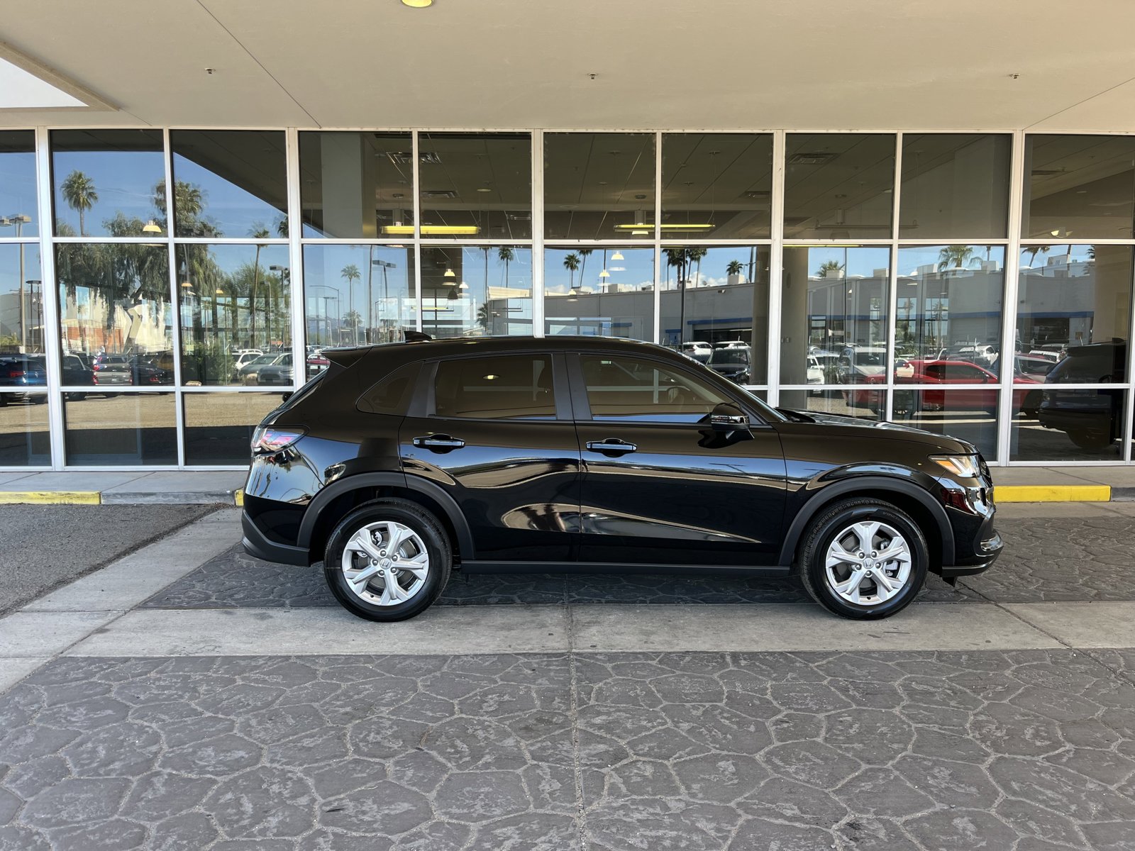 2025 Honda HR-V LX photo 3