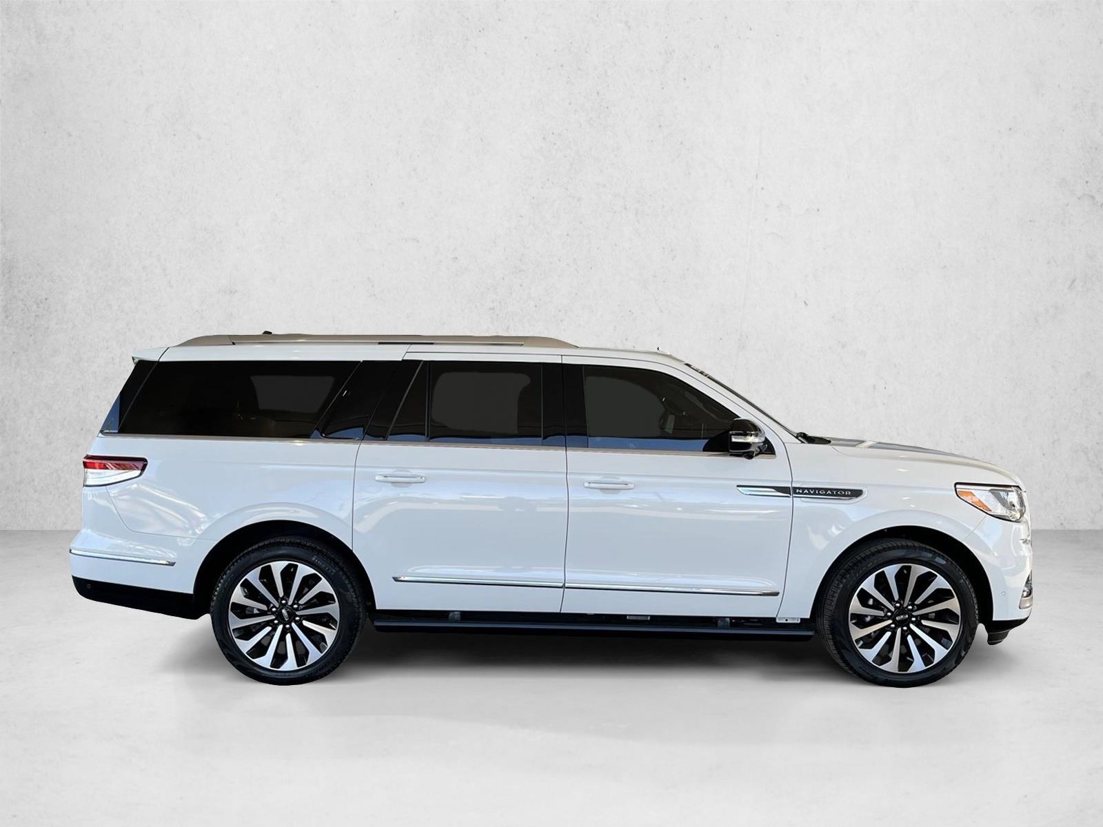 2024 Lincoln Navigator L Reserve photo 4