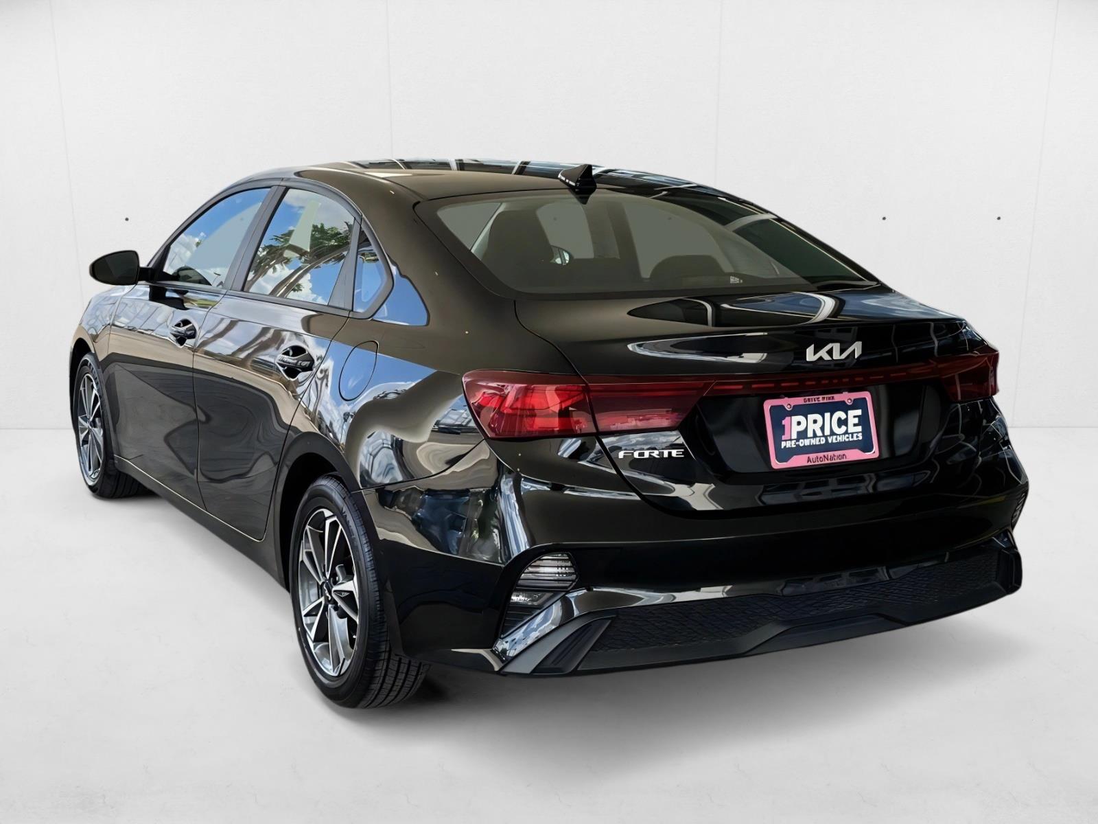 2023 Kia Forte LXS photo 3