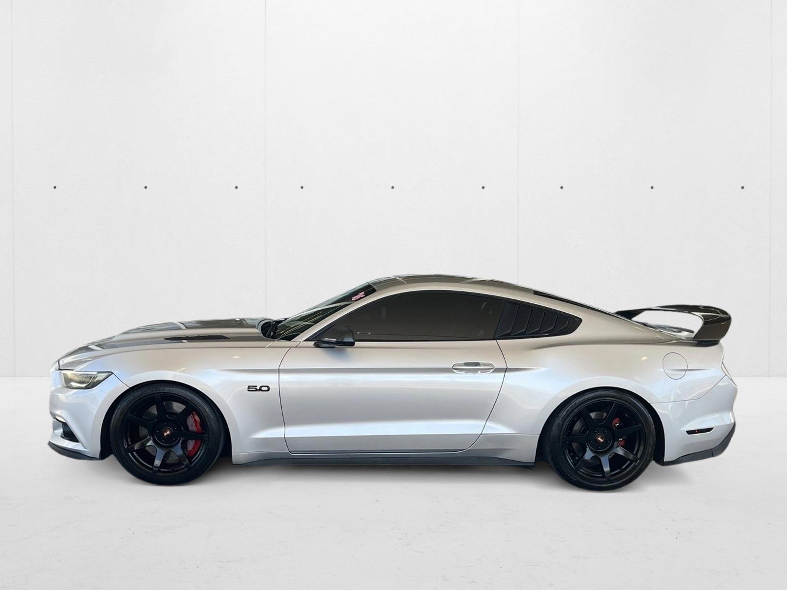 2016 Ford Mustang GT Premium photo 2