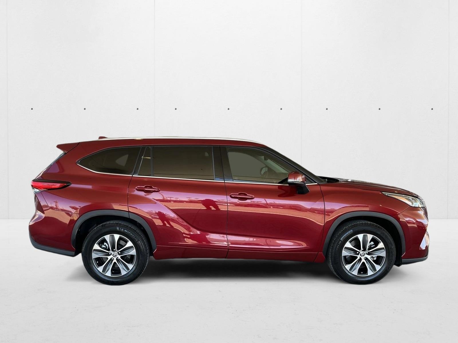 2021 Toyota Highlander XLE photo 4