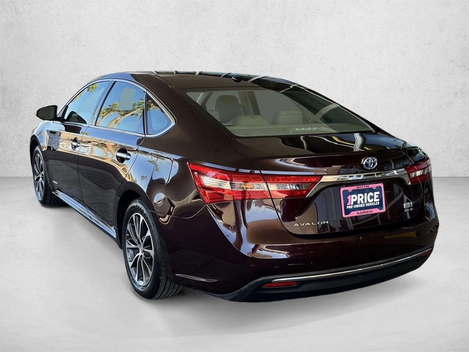 2017 Toyota Avalon Hybrid XLE Premium photo 3