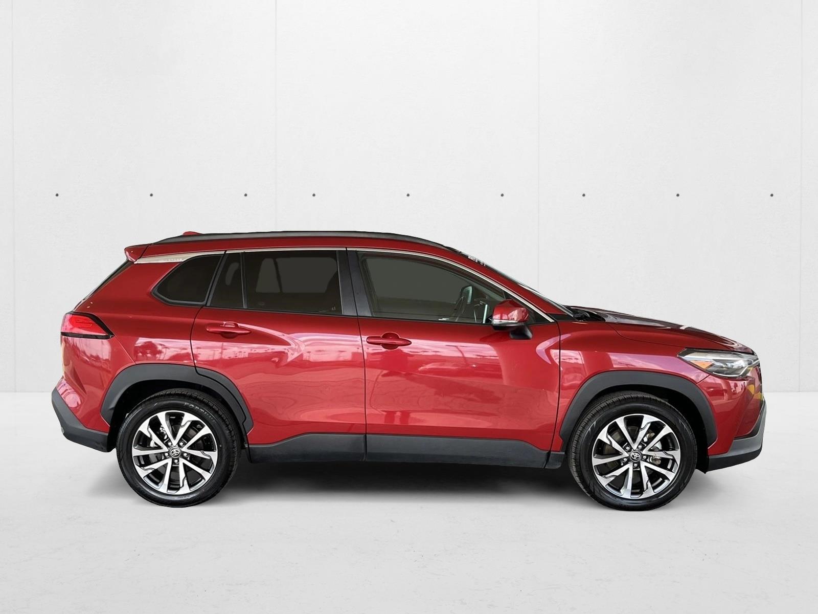 2023 Toyota Corolla Cross XLE photo 3