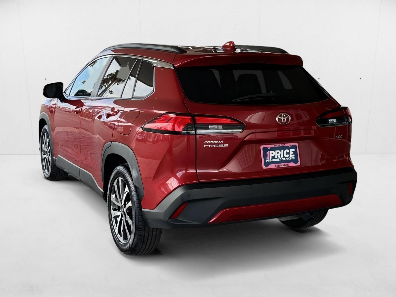 2023 Toyota Corolla Cross XLE photo 2