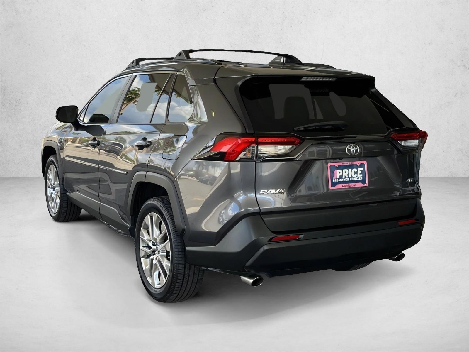 2019 Toyota RAV4 XLE Premium photo 3