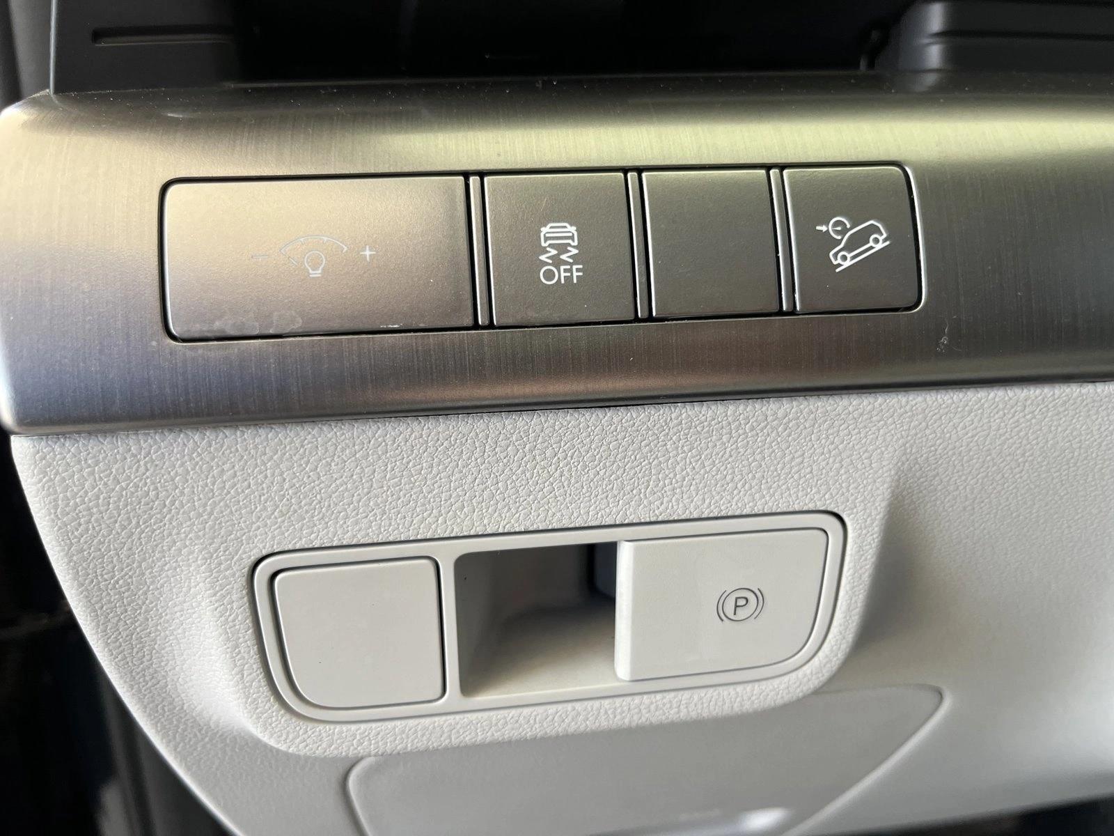 2025 Hyundai Kona SEL - Photo 17