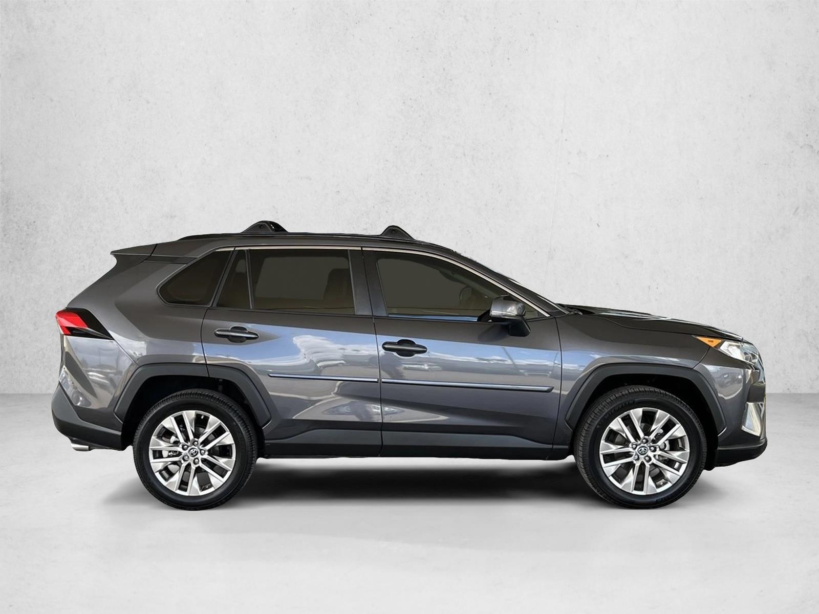 2019 Toyota RAV4 XLE Premium photo 4