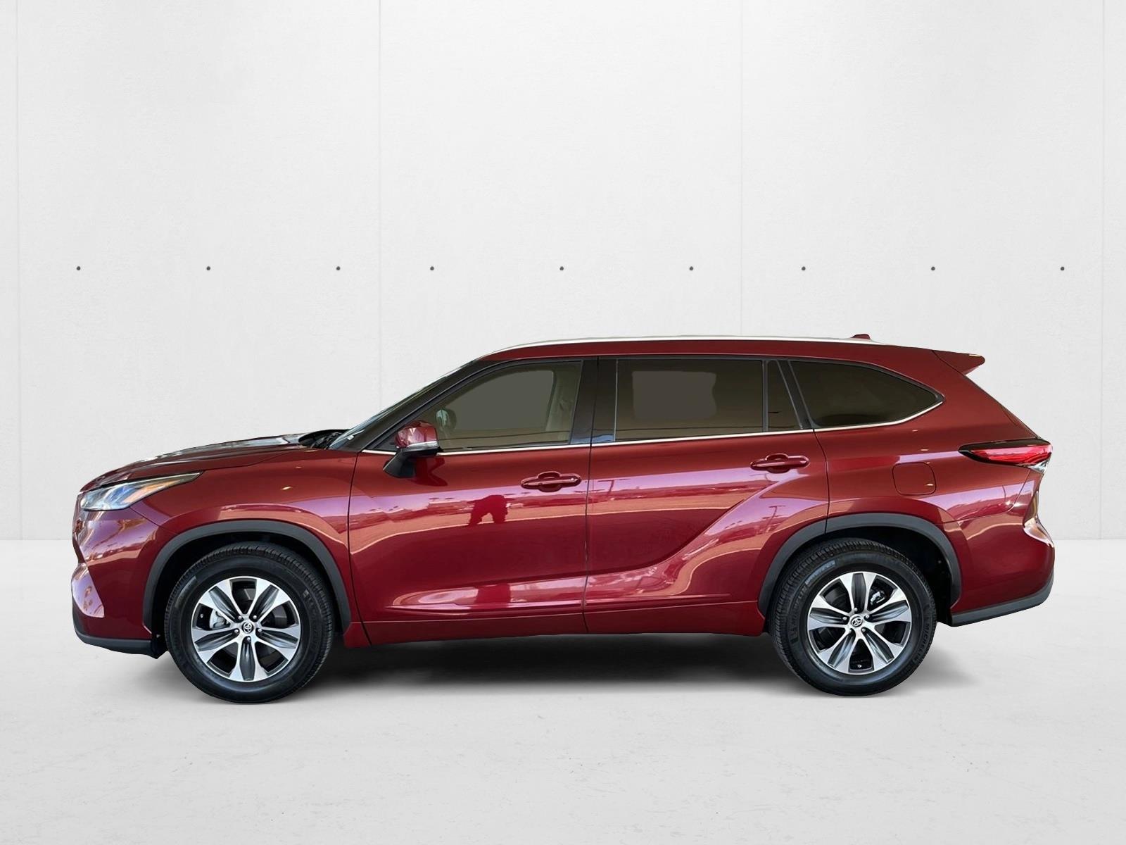 2021 Toyota Highlander XLE photo 2