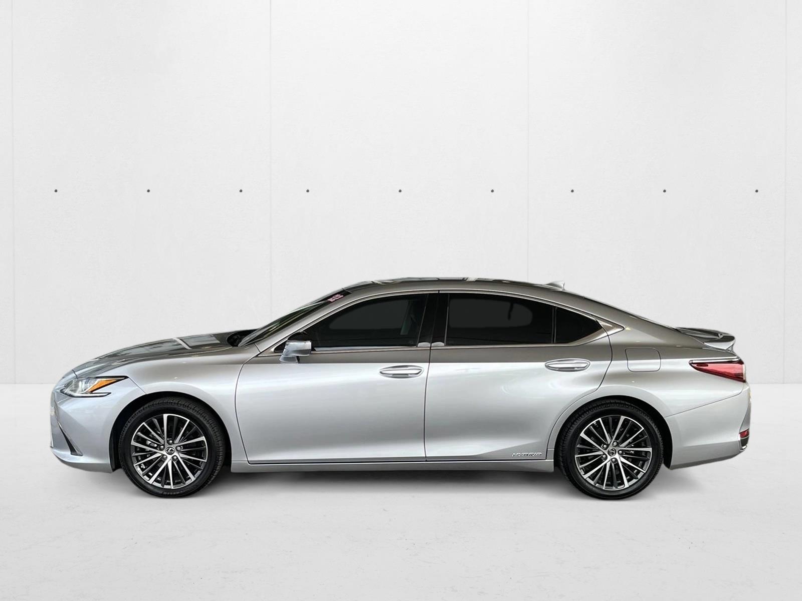 2022 Lexus ES 300h photo 2