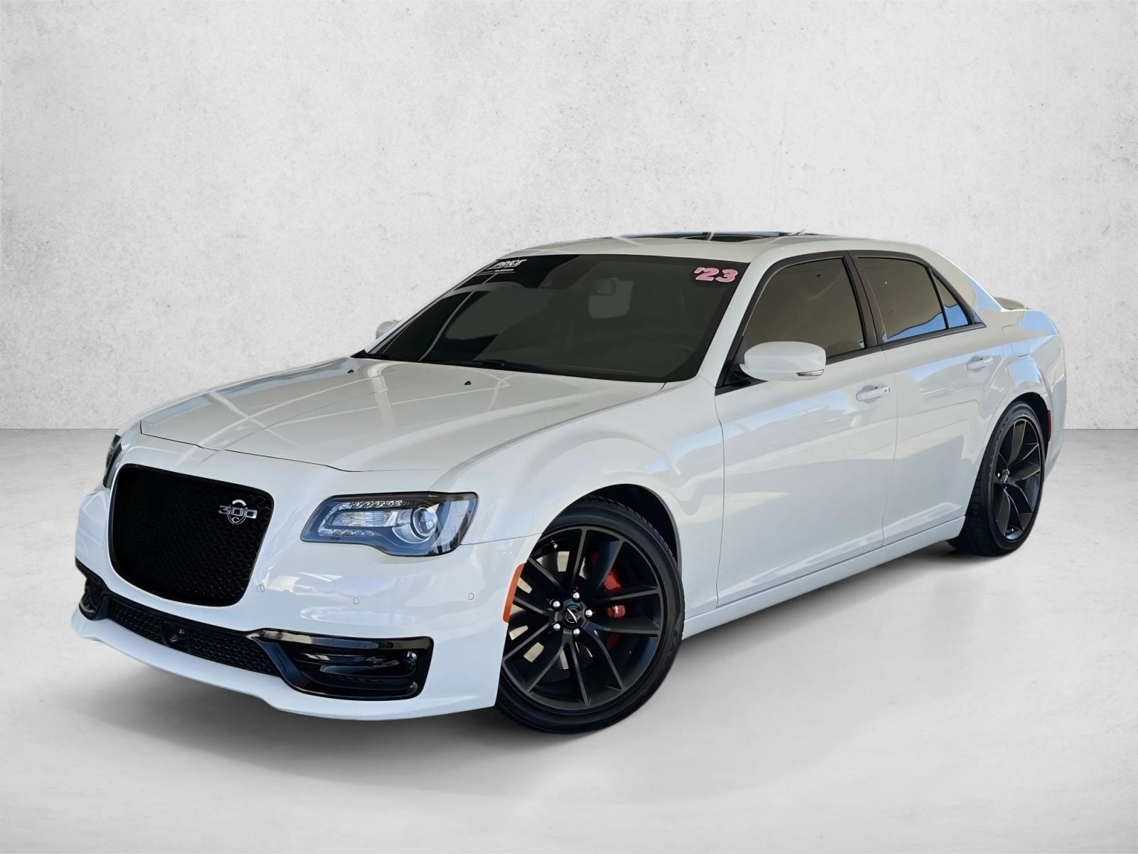 2023 Chrysler 300 C's photo