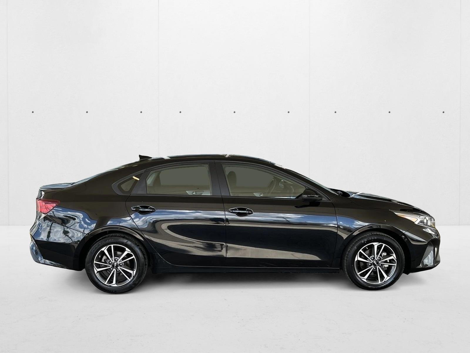 2023 Kia Forte LXS photo 4