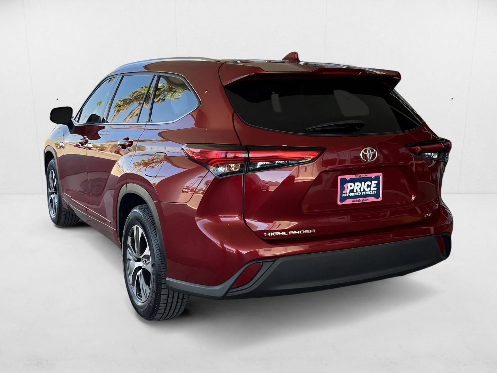 2021 Toyota Highlander XLE photo 3