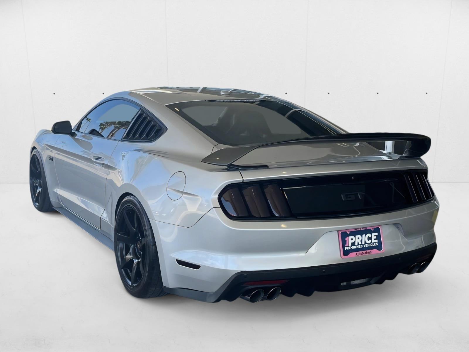 2016 Ford Mustang GT Premium photo 3