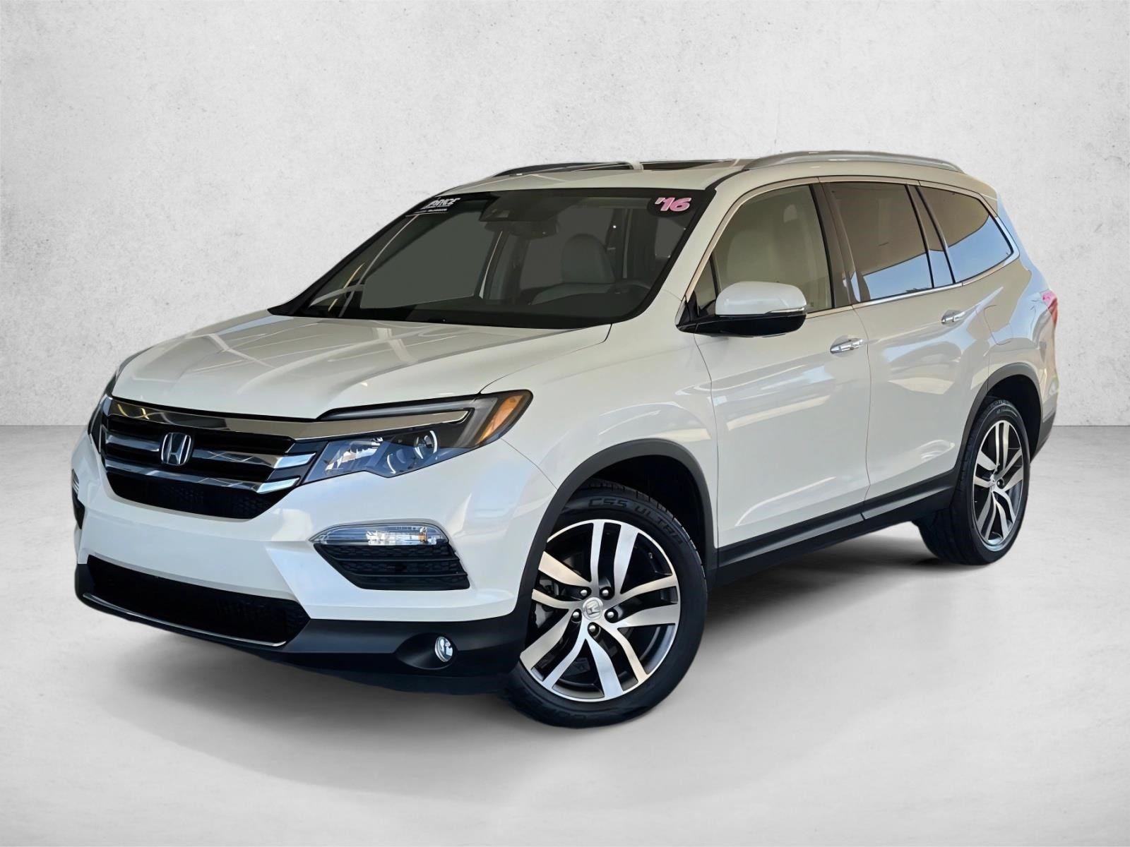 2016 Honda Pilot Elite's photo