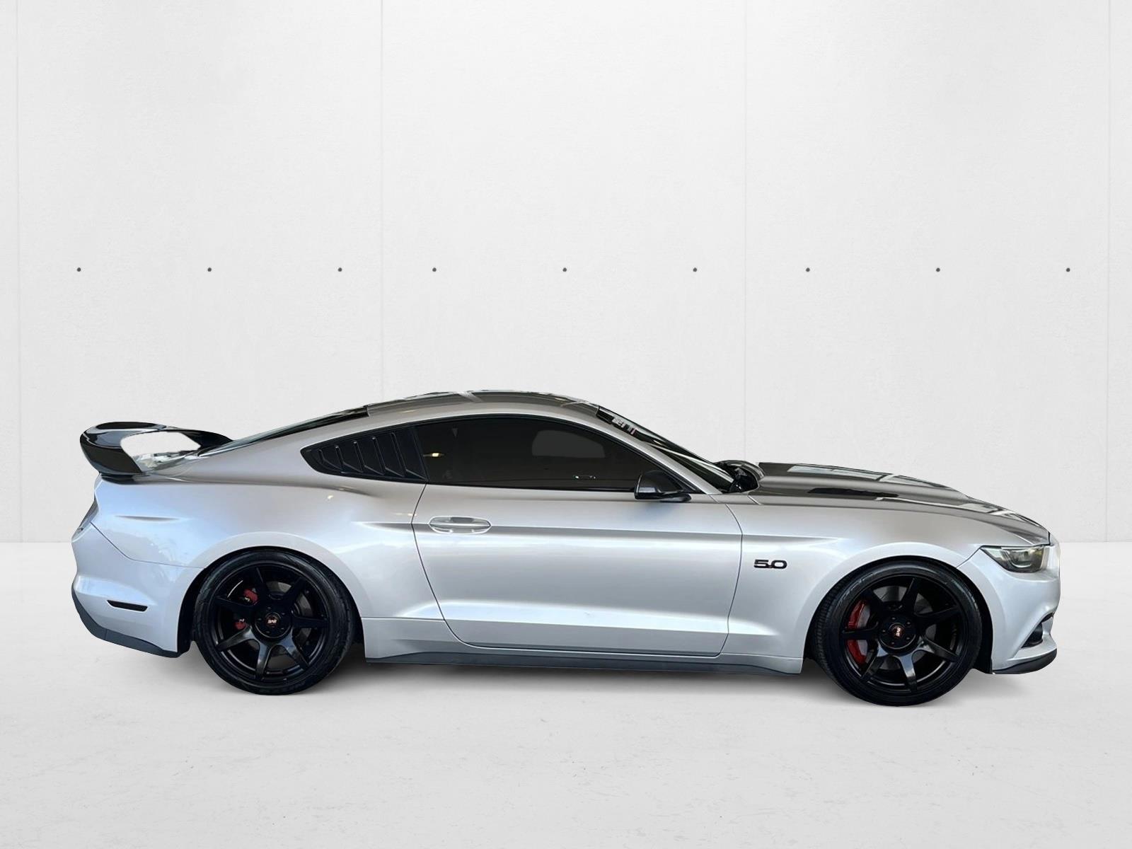 2016 Ford Mustang GT Premium photo 4