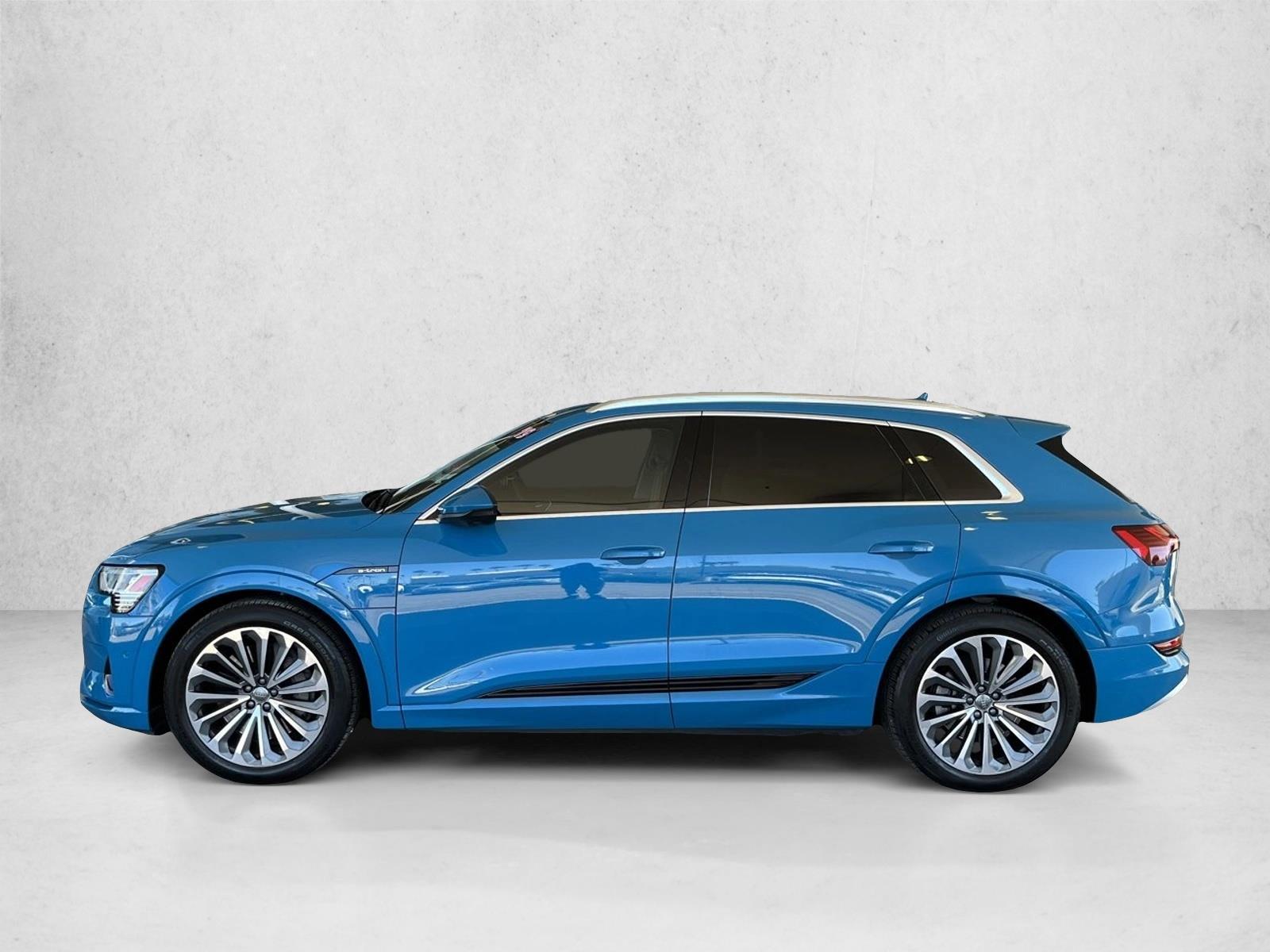 2019 Audi e-tron Premium Plus photo 2