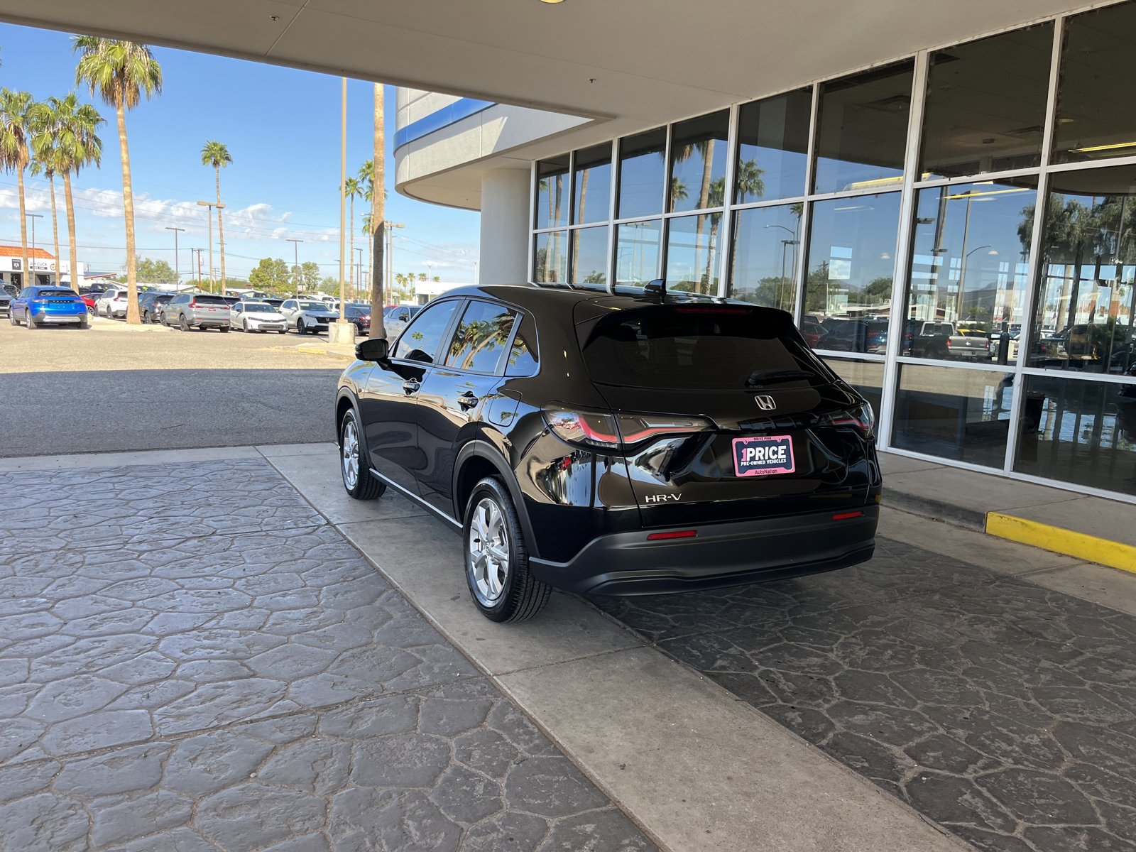 2025 Honda HR-V LX photo 2