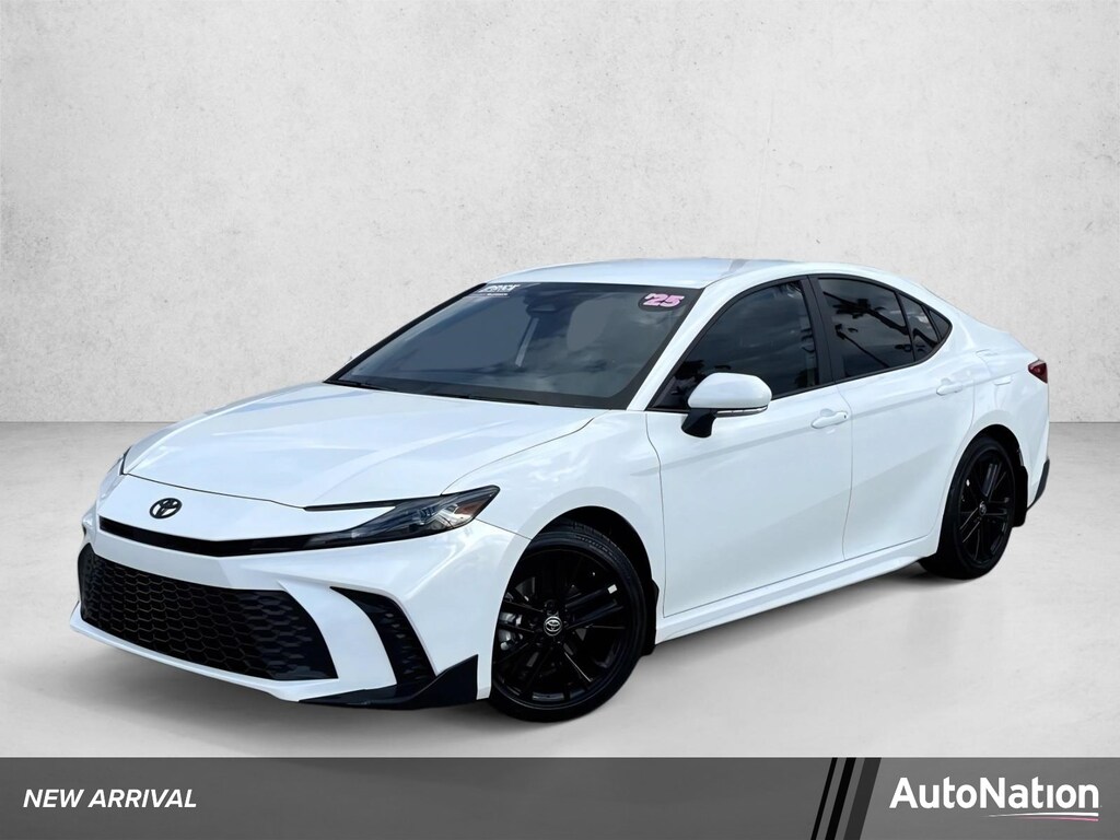 Used 2025 Toyota Camry SE Sedan