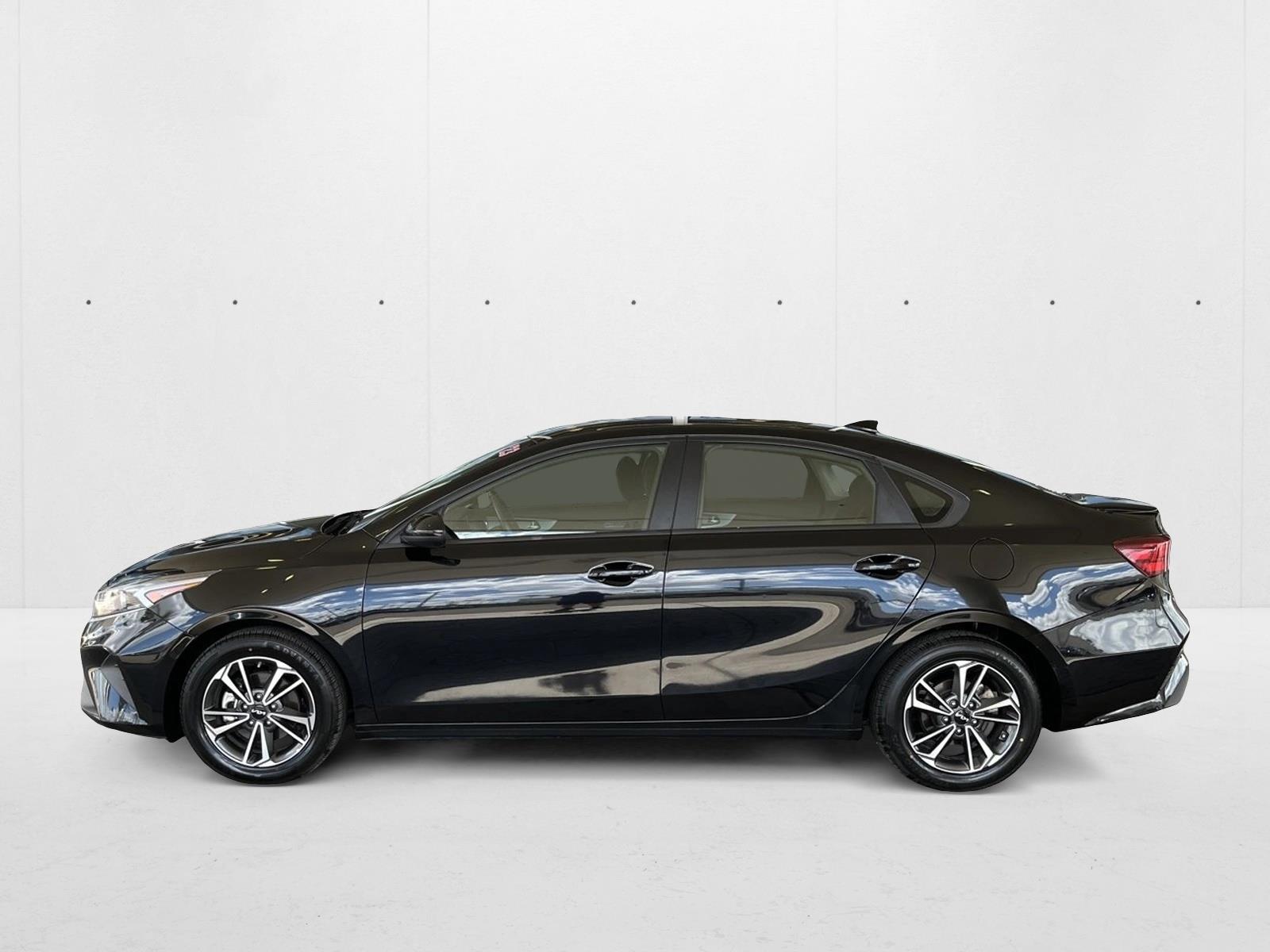 2023 Kia Forte LXS photo 2