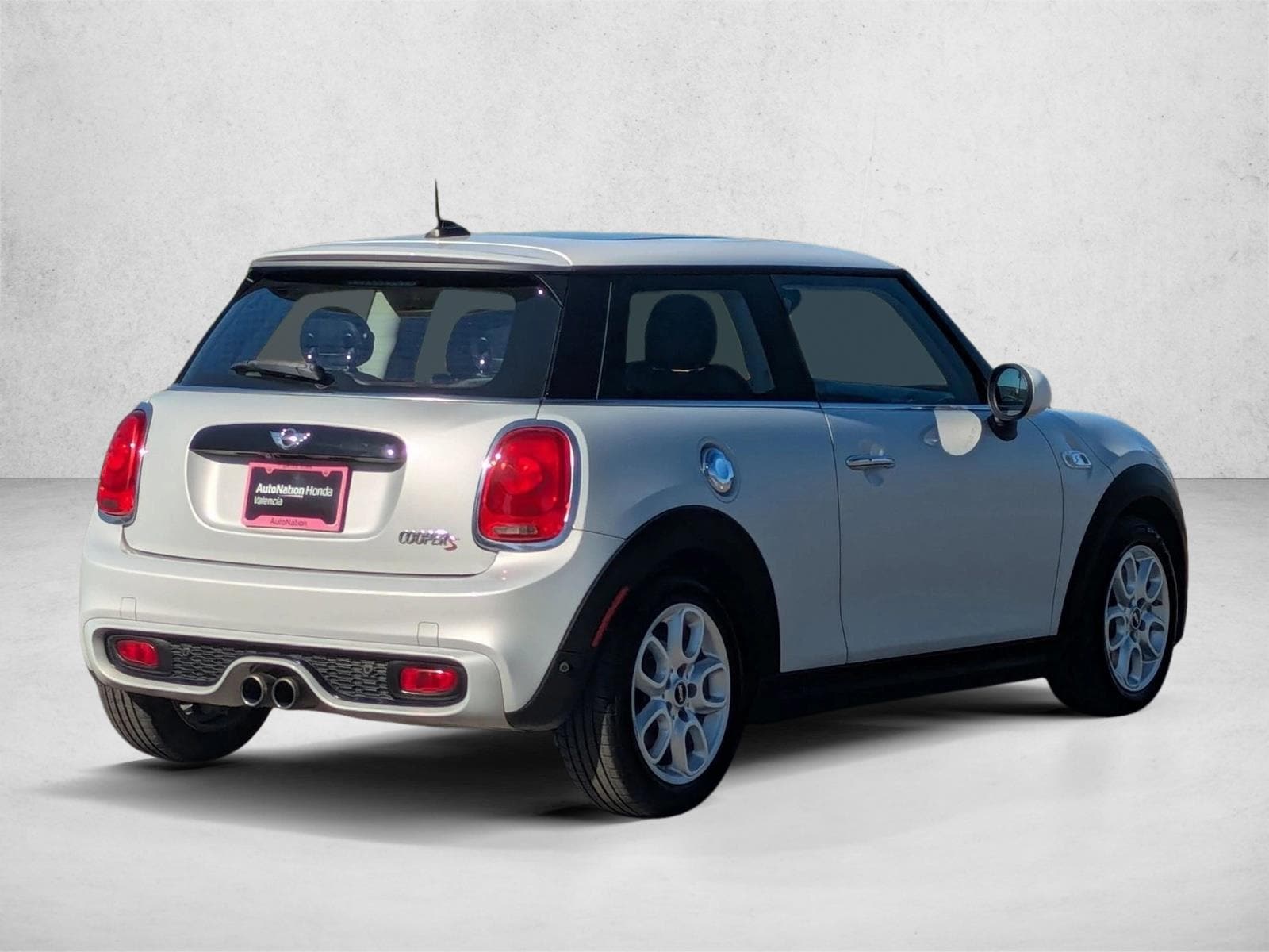 2017 MINI Hardtop 2 Door Cooper S photo 4