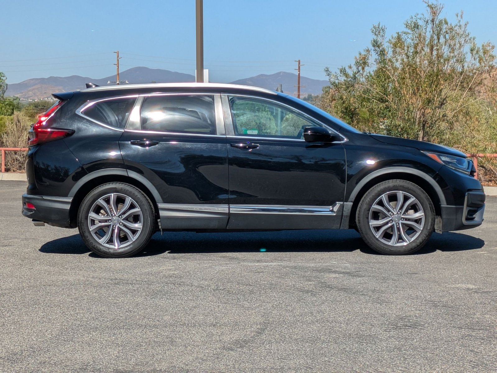 2020 Honda CR-V Touring photo 3