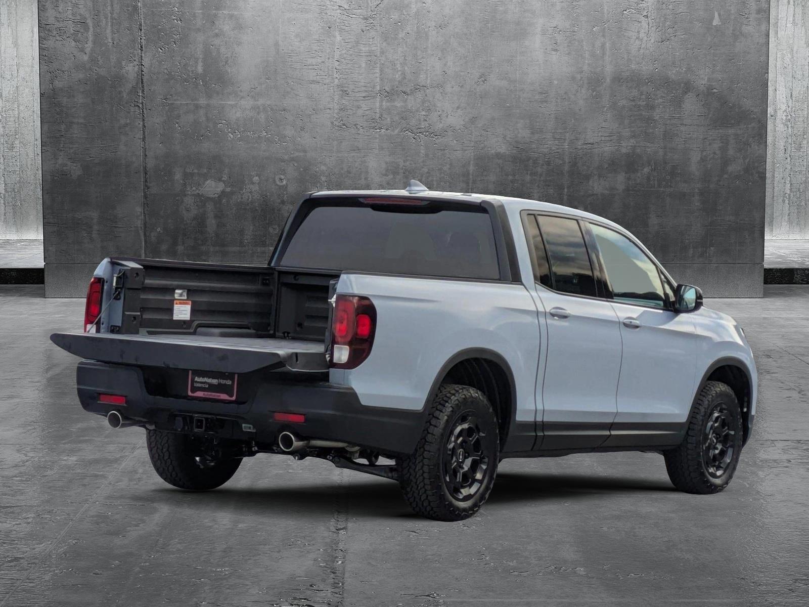 2025 Honda Ridgeline Sport photo 2