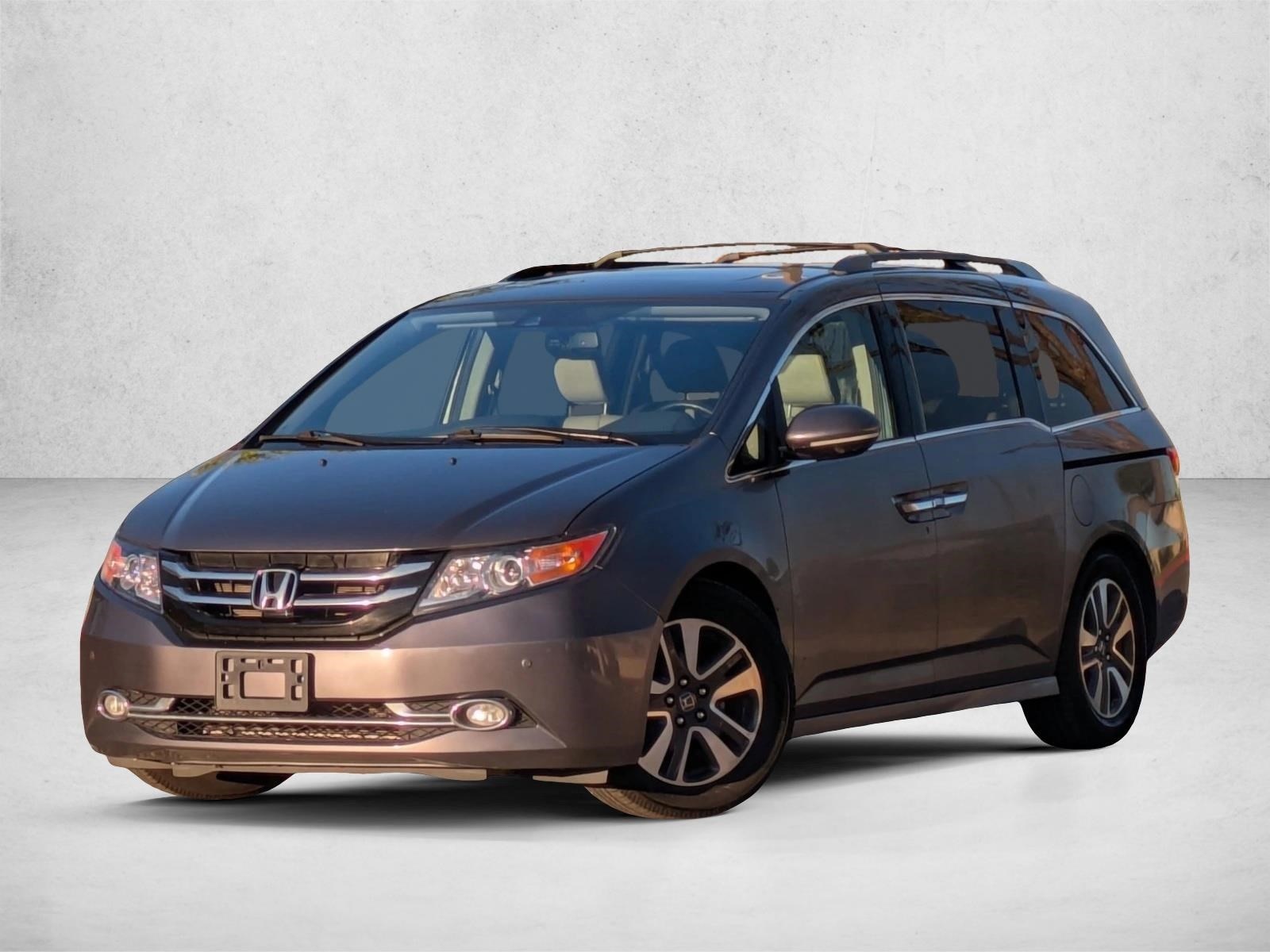 2015 Honda Odyssey Touring's photo
