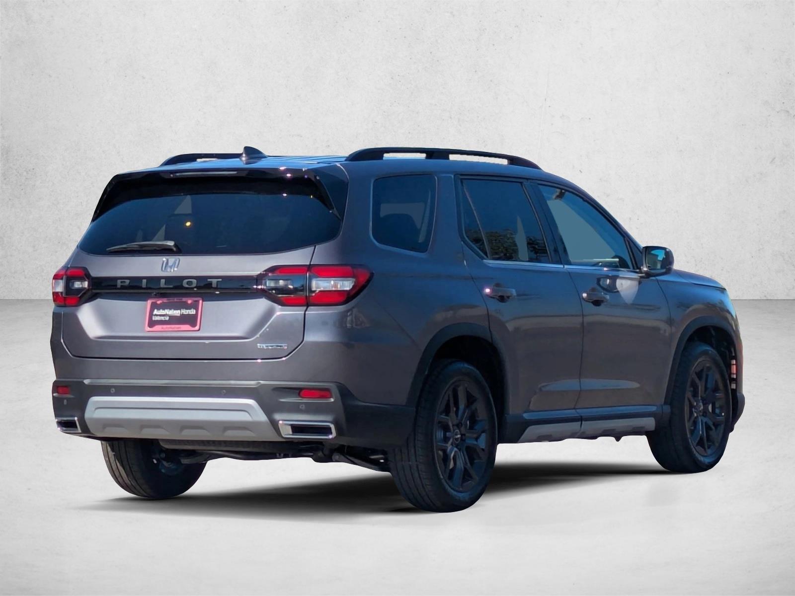 2025 Honda Pilot Touring photo 2