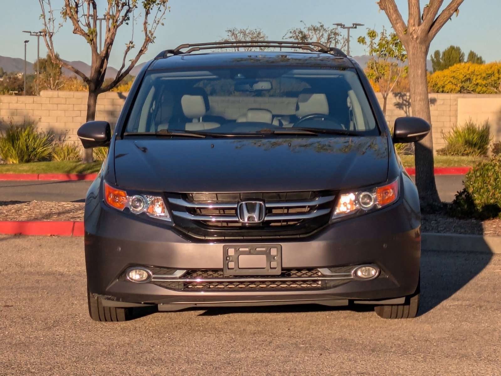 2015 Honda Odyssey Touring photo 2