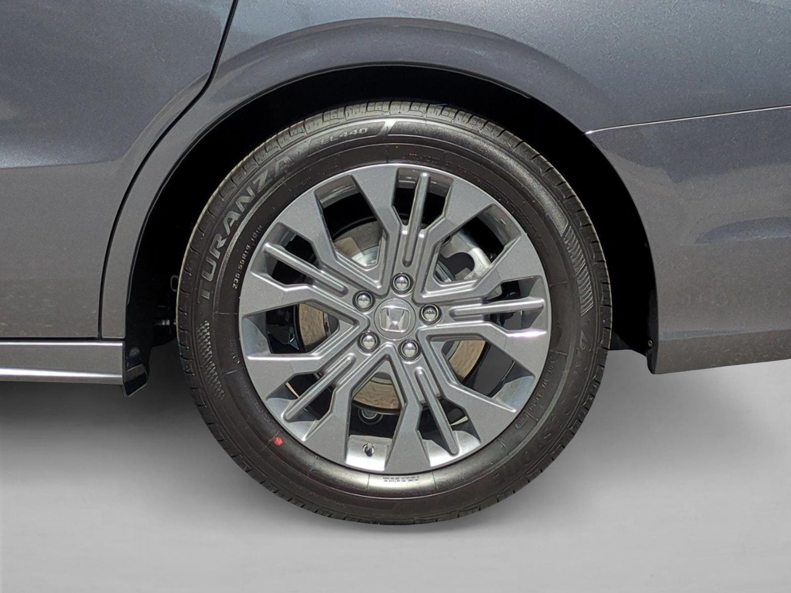 2026 Honda Odyssey Touring - Photo 10