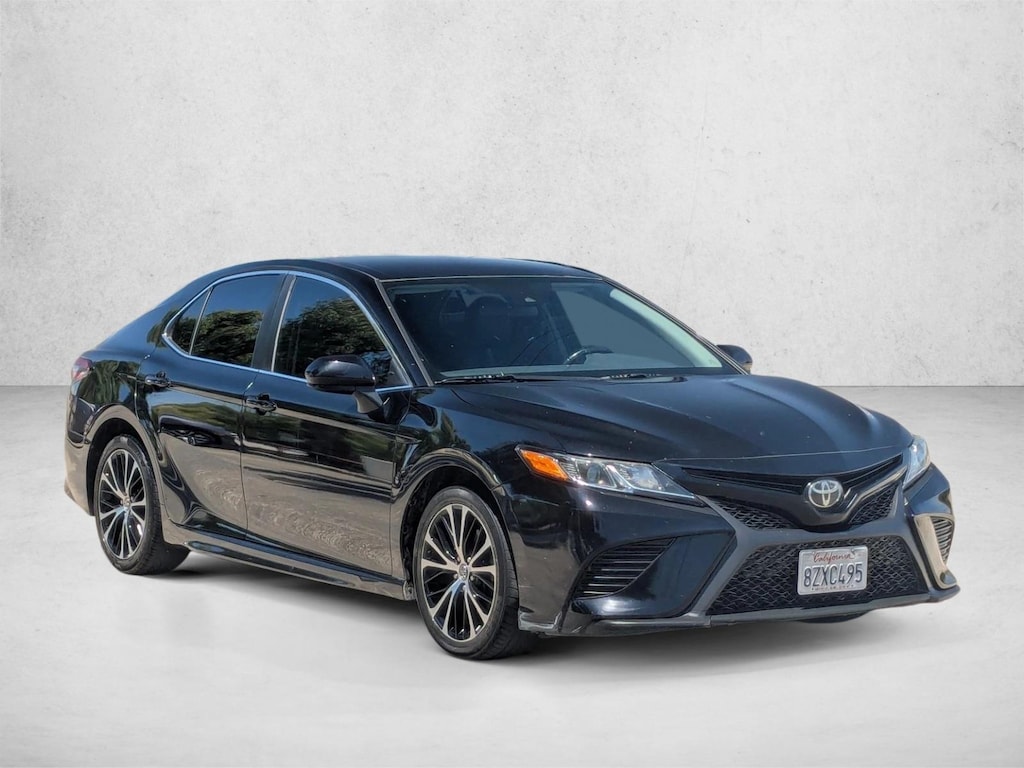 Used 2019 Toyota Camry SE Sedan