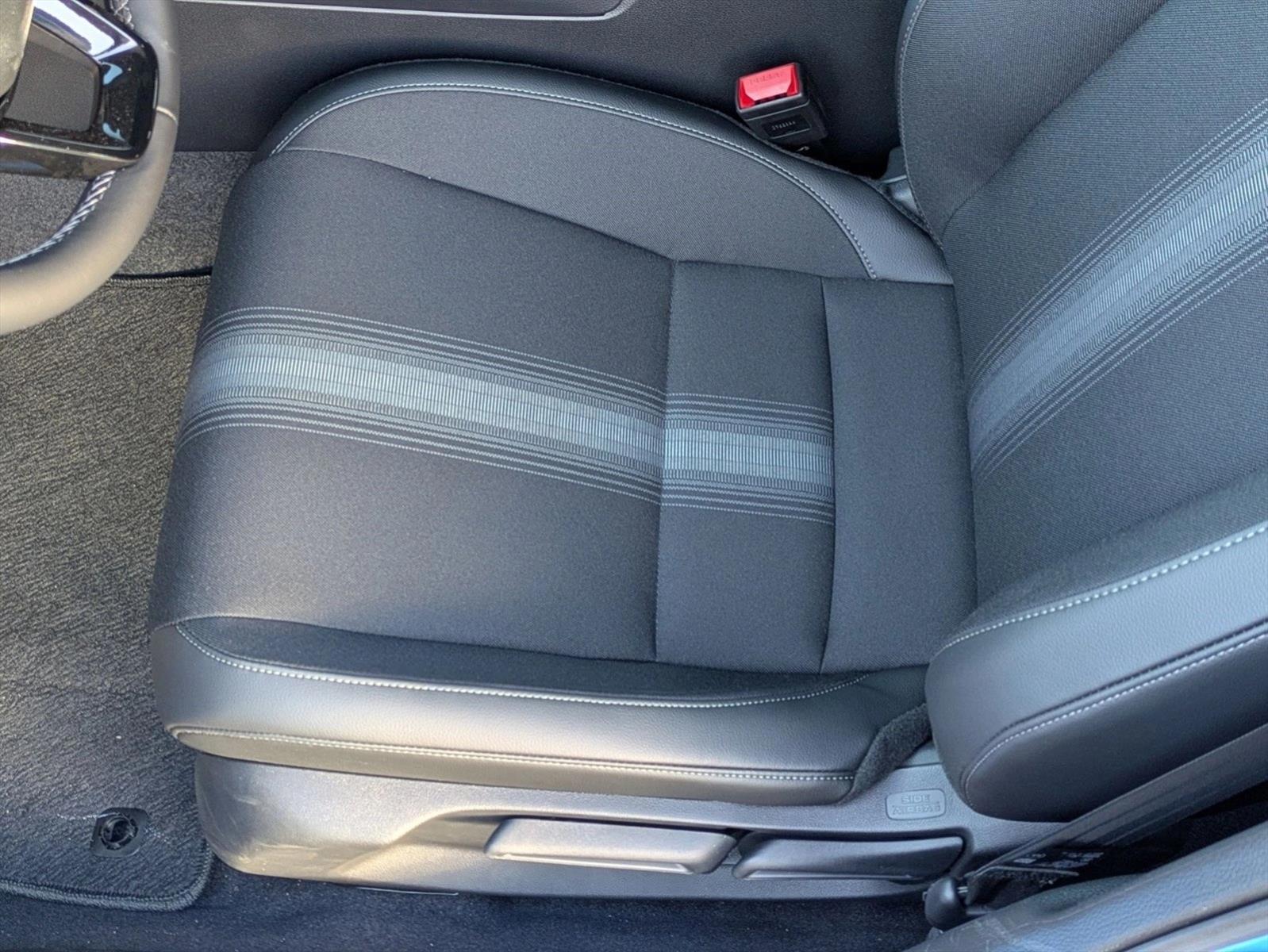 2025 Honda Civic Sport Hatchback photo 4