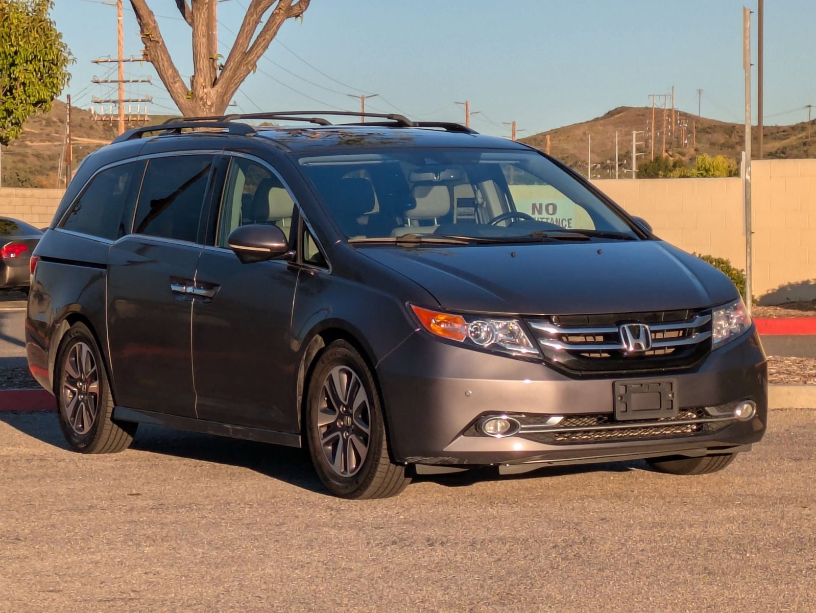 2015 Honda Odyssey Touring photo 3