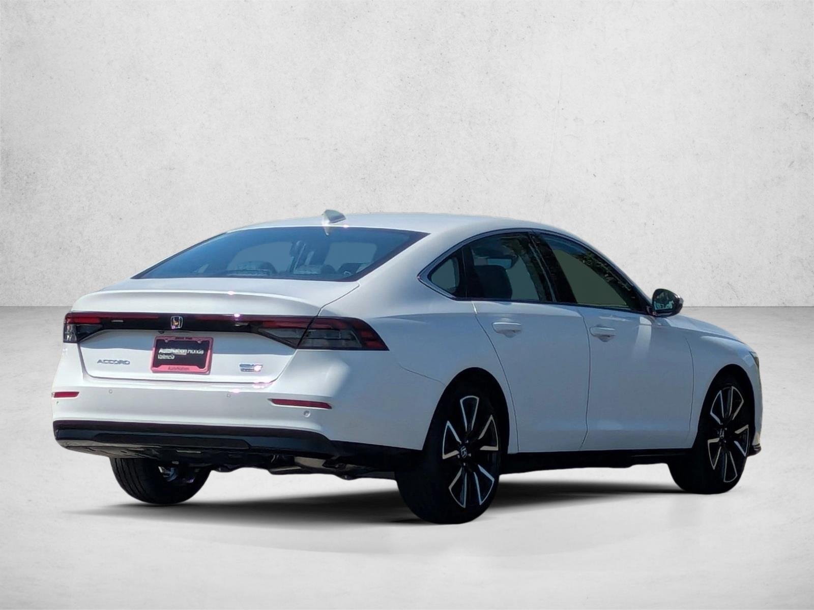 2025 Honda Accord Hybrid Touring photo 2