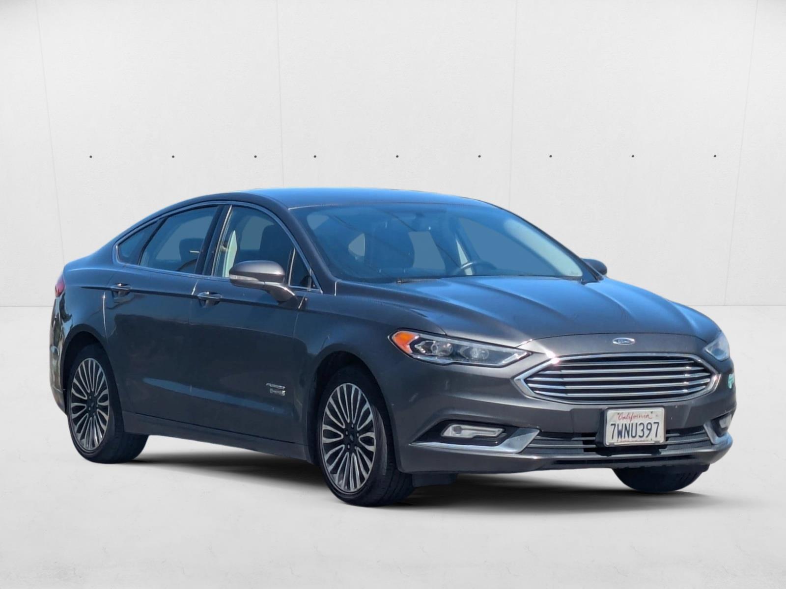 2017 Ford Fusion Energi Titanium photo 3