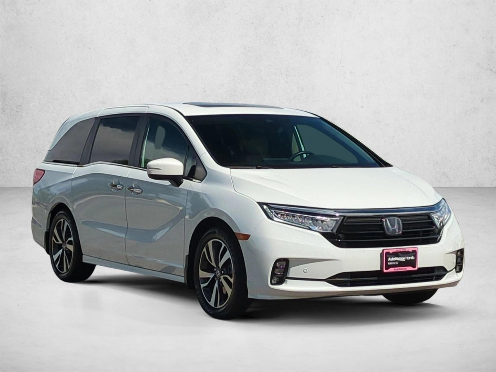 2023 Honda Odyssey Touring photo 2