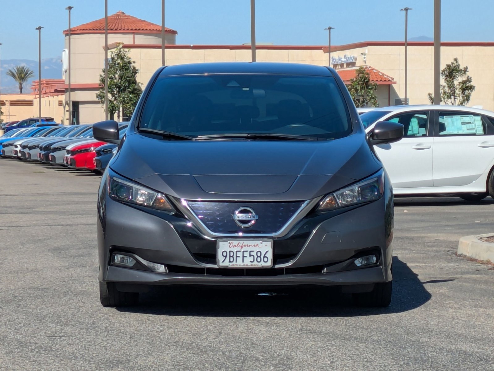 2022 Nissan Leaf SV photo 2