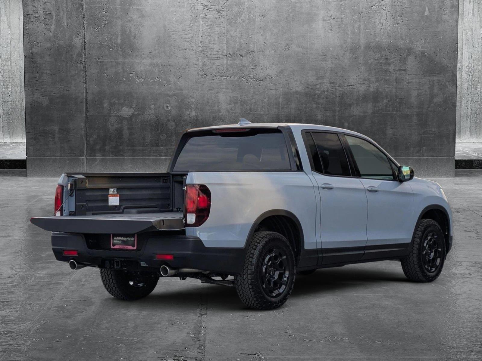 2025 Honda Ridgeline Sport photo 2
