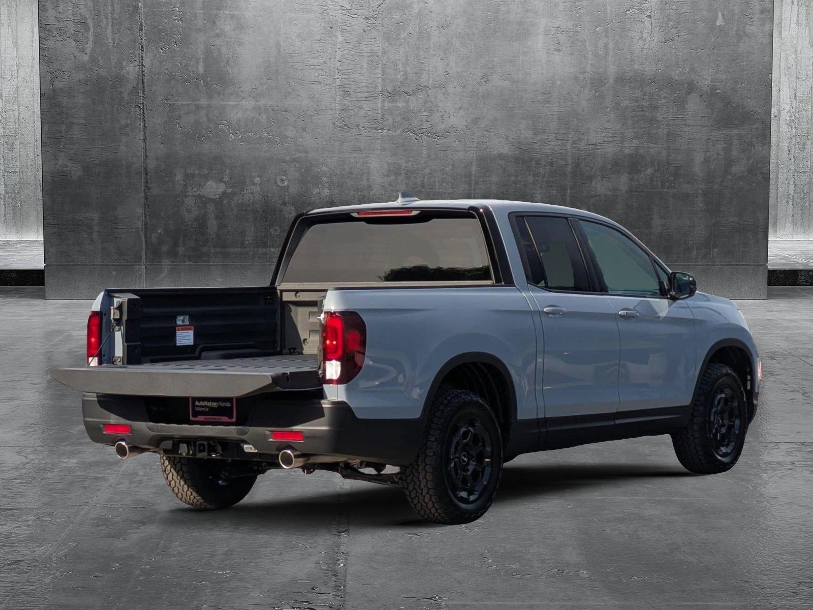 2025 Honda Ridgeline Sport photo 2