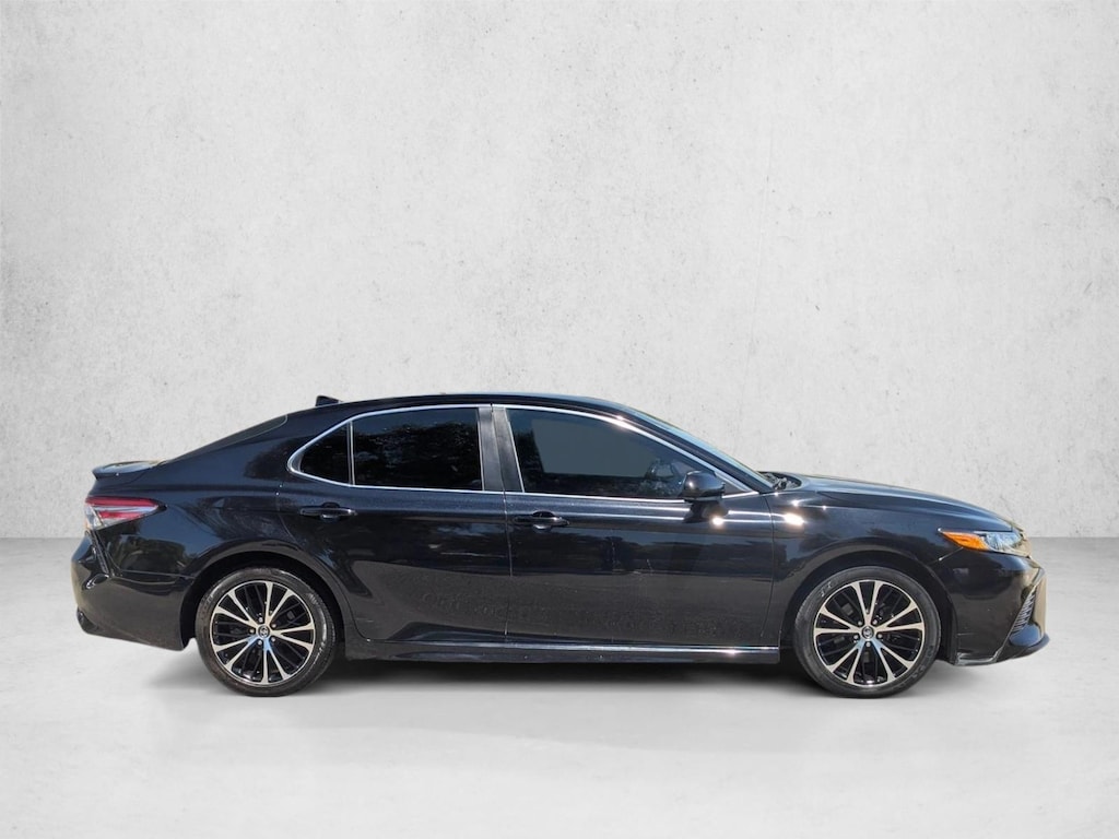 Used 2019 Toyota Camry SE Sedan