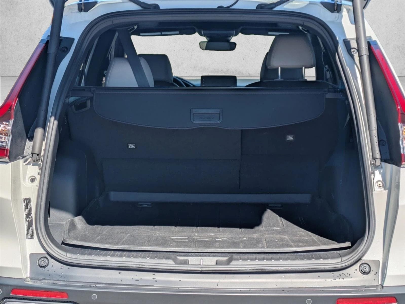 2023 Honda CR-V Hybrid Sport Touring photo 5