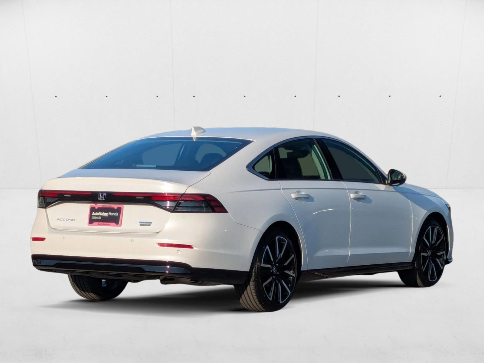 2025 Honda Accord Hybrid Touring photo 2