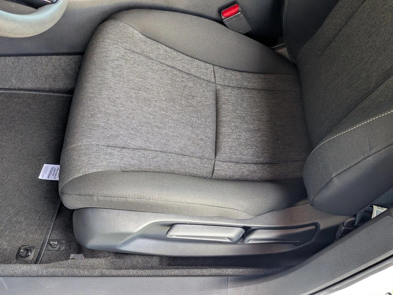 2025 Honda Accord LX photo 4